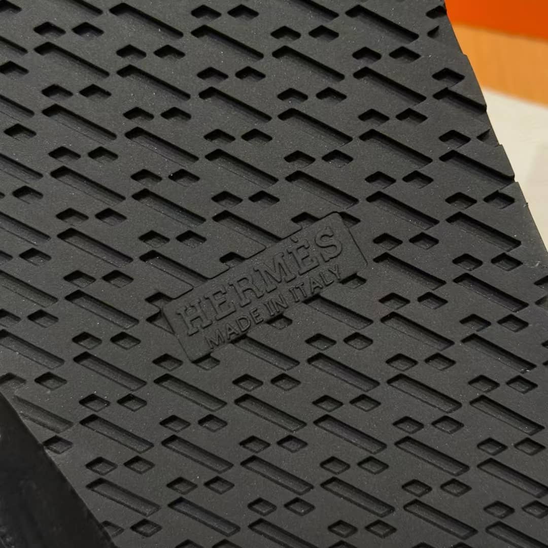 Hermès Cyprus Sandalen Schwarzes Ebenholz / Weiße Nähte