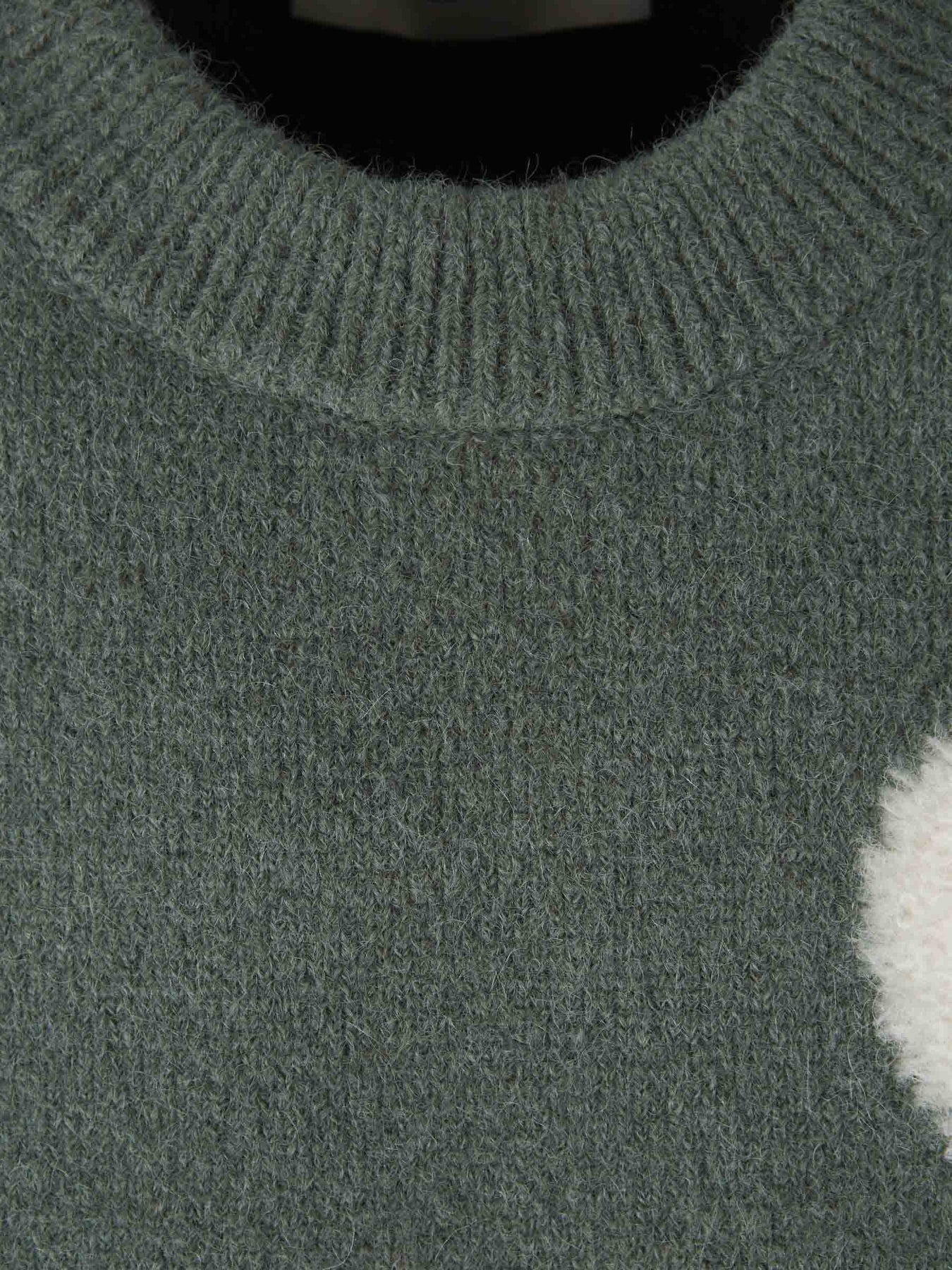 Grüner Friend Pullover mit weißem Herz