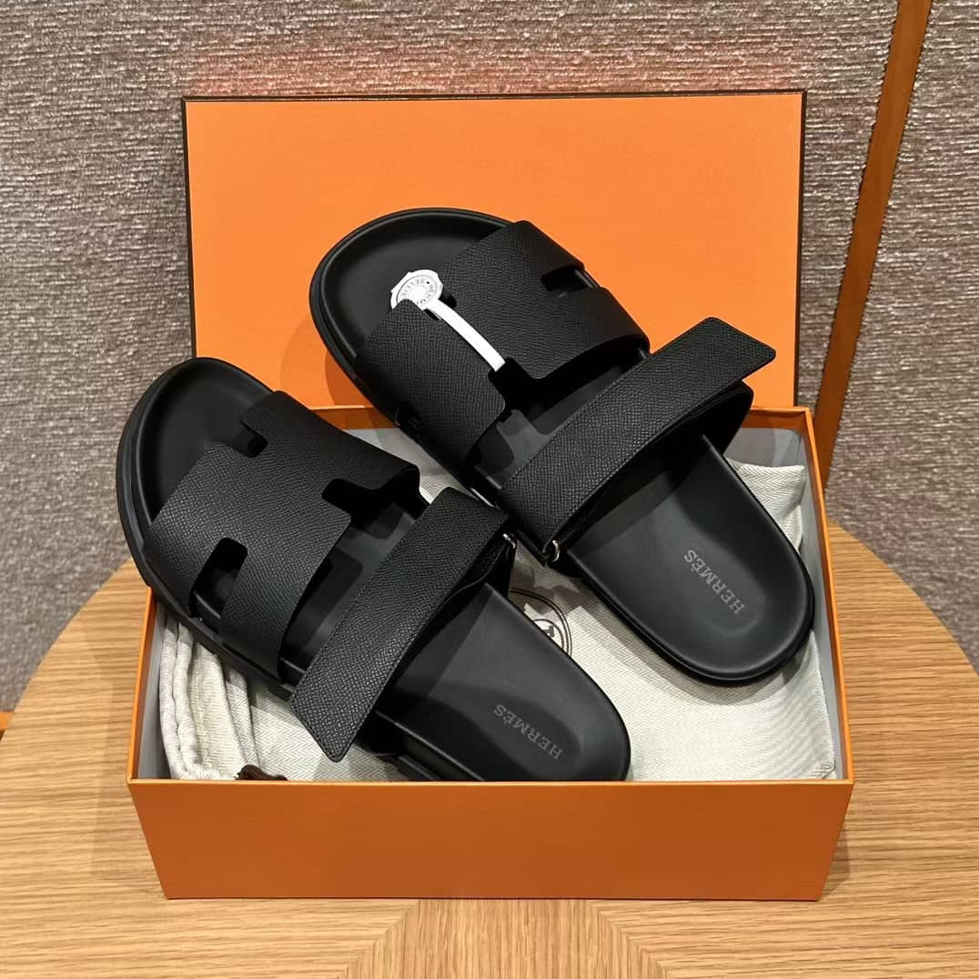 Hermès Cyprus Sandalen Schwarzes Ebenholz / Weiße Nähte