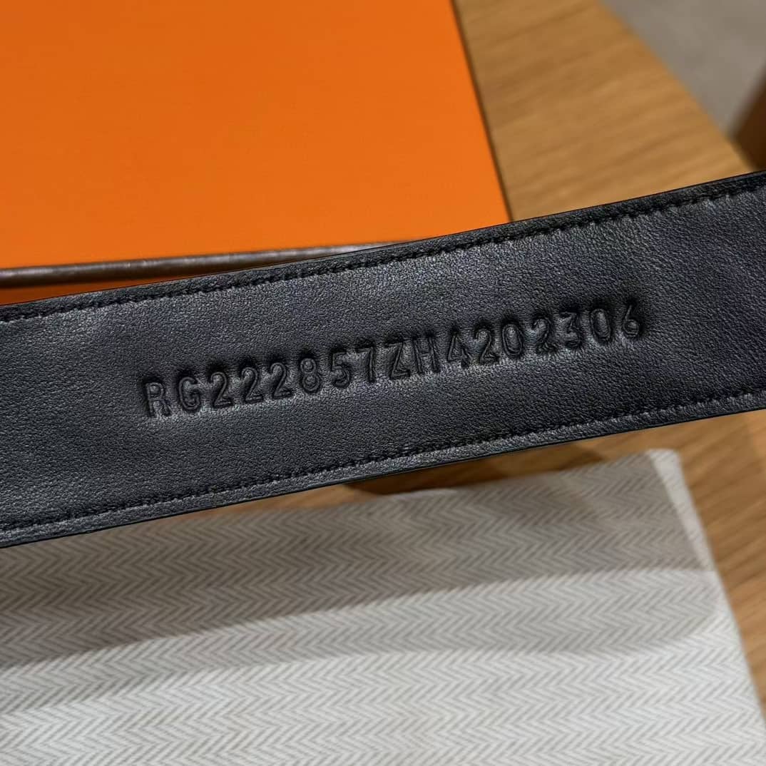 Hermès Cyprus Sandalen Schwarzes Ebenholz / Weiße Nähte