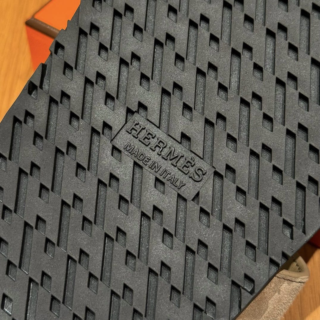 Hermès Karamell-Zypern-Sandalen