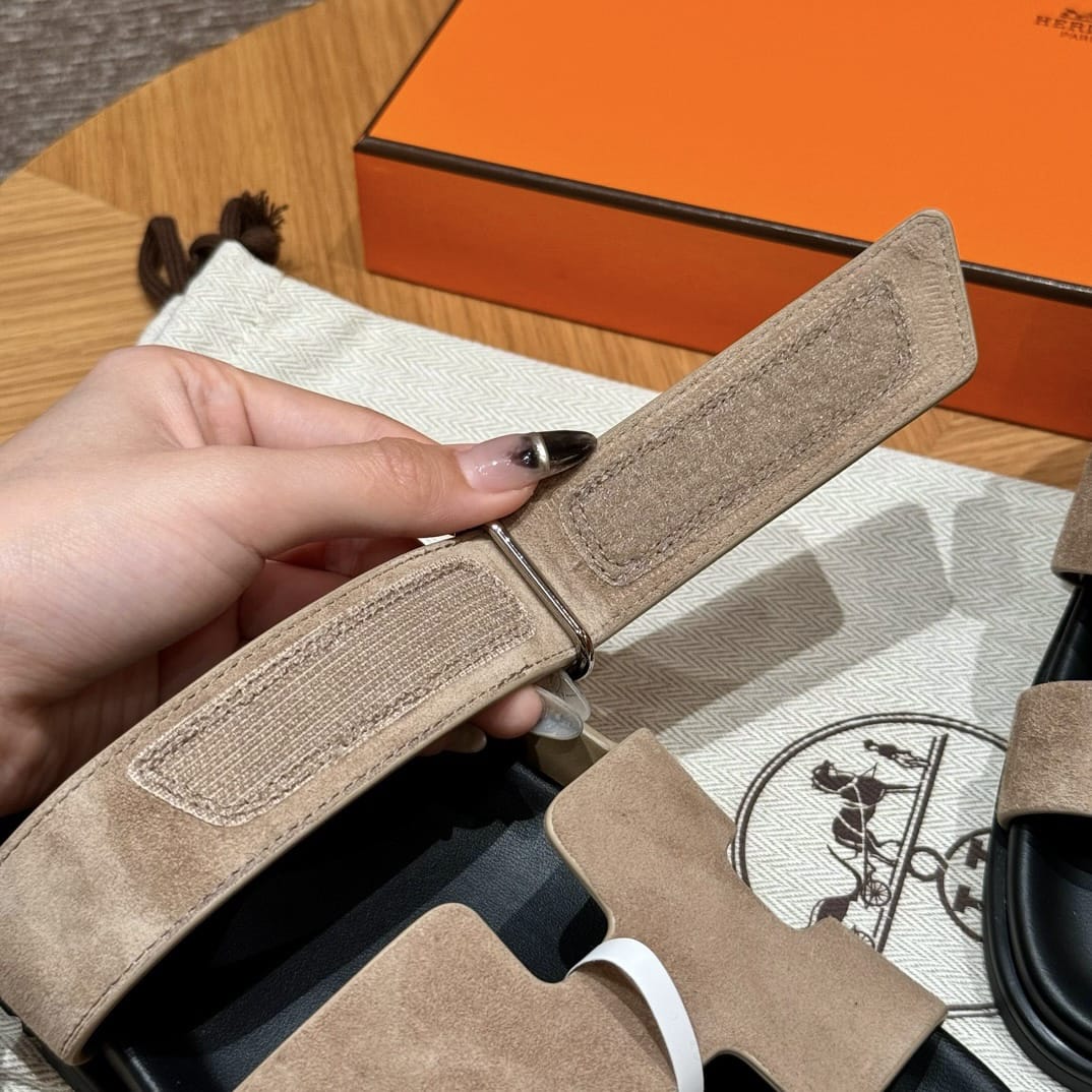 Hermès Karamell-Zypern-Sandalen
