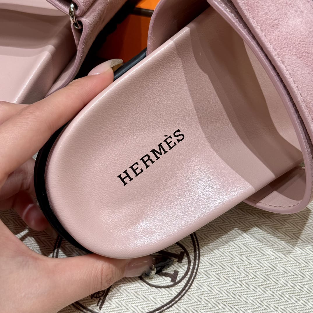 Hermès Zypern-Sandalen aus rosa Wildleder
