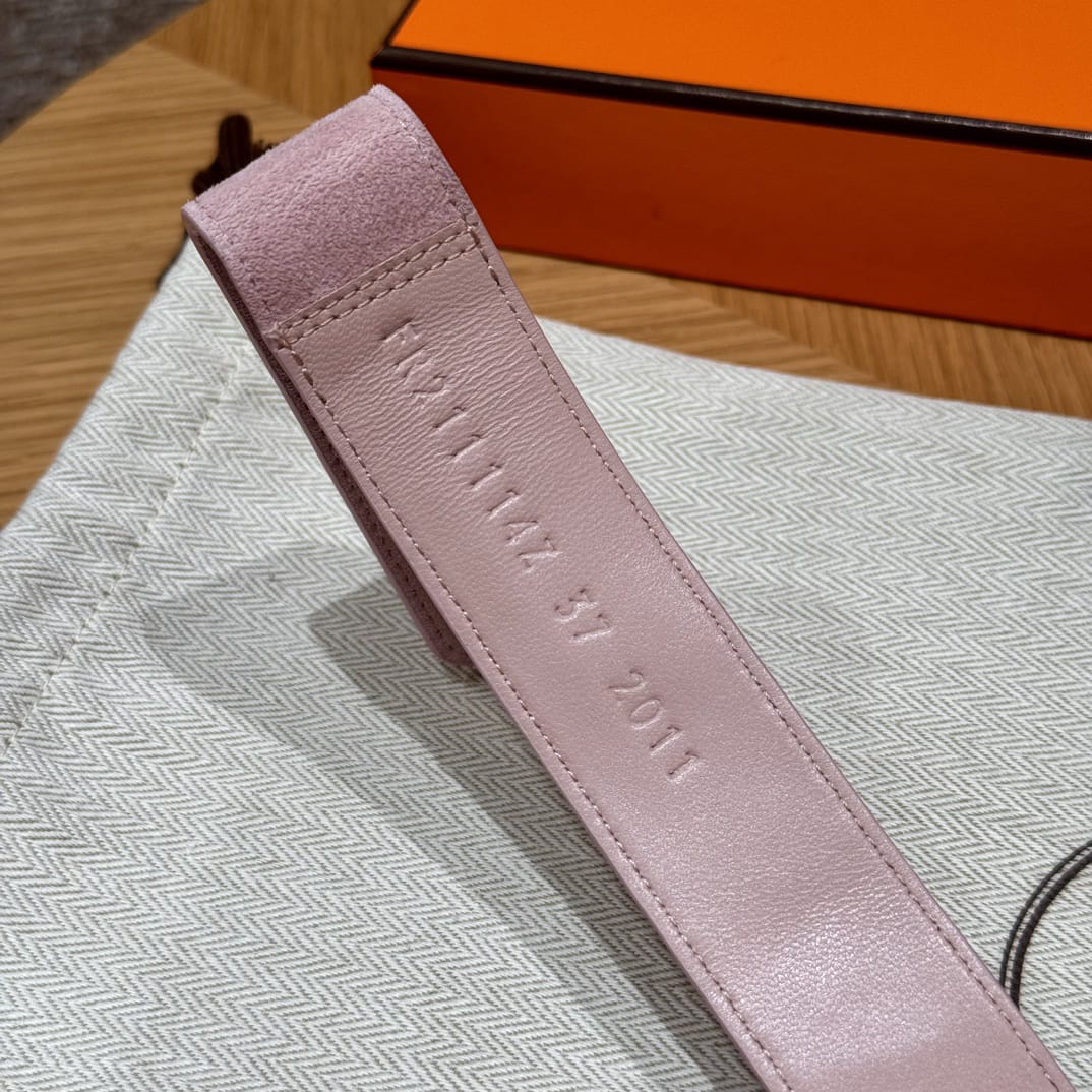 Hermès Zypern-Sandalen aus rosa Wildleder
