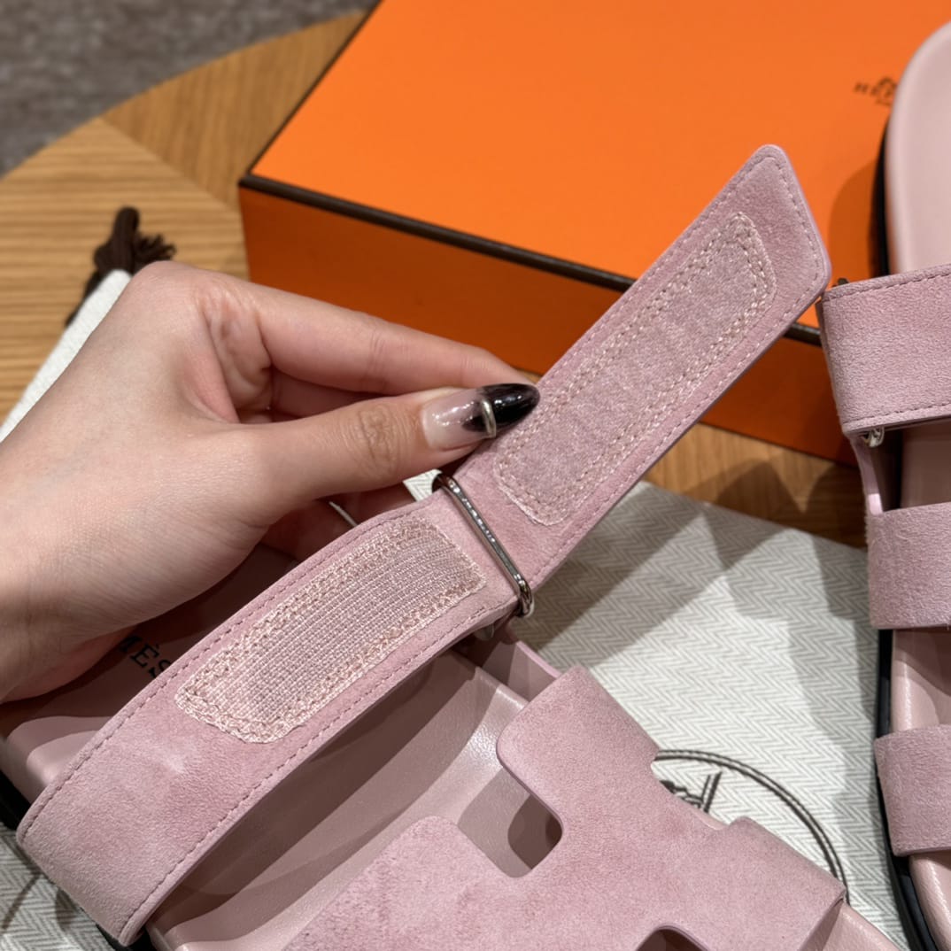 Hermès Zypern-Sandalen aus rosa Wildleder