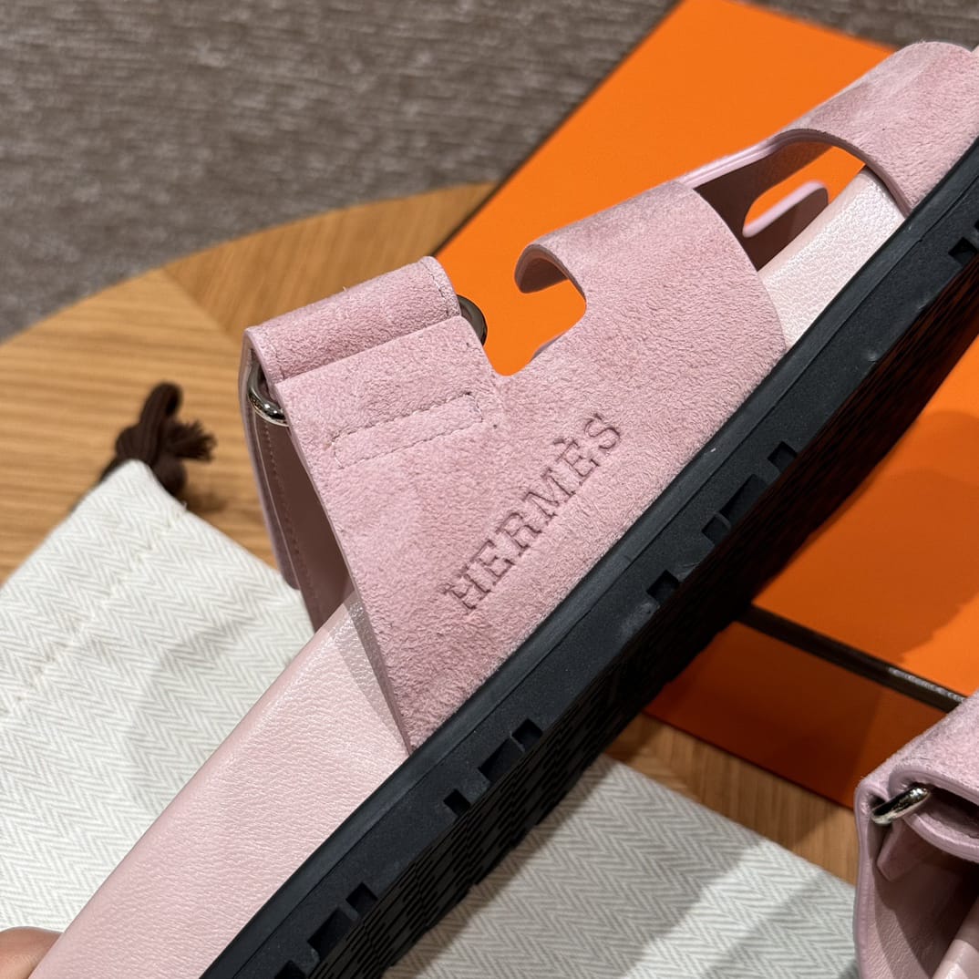 Hermès Zypern-Sandalen aus rosa Wildleder