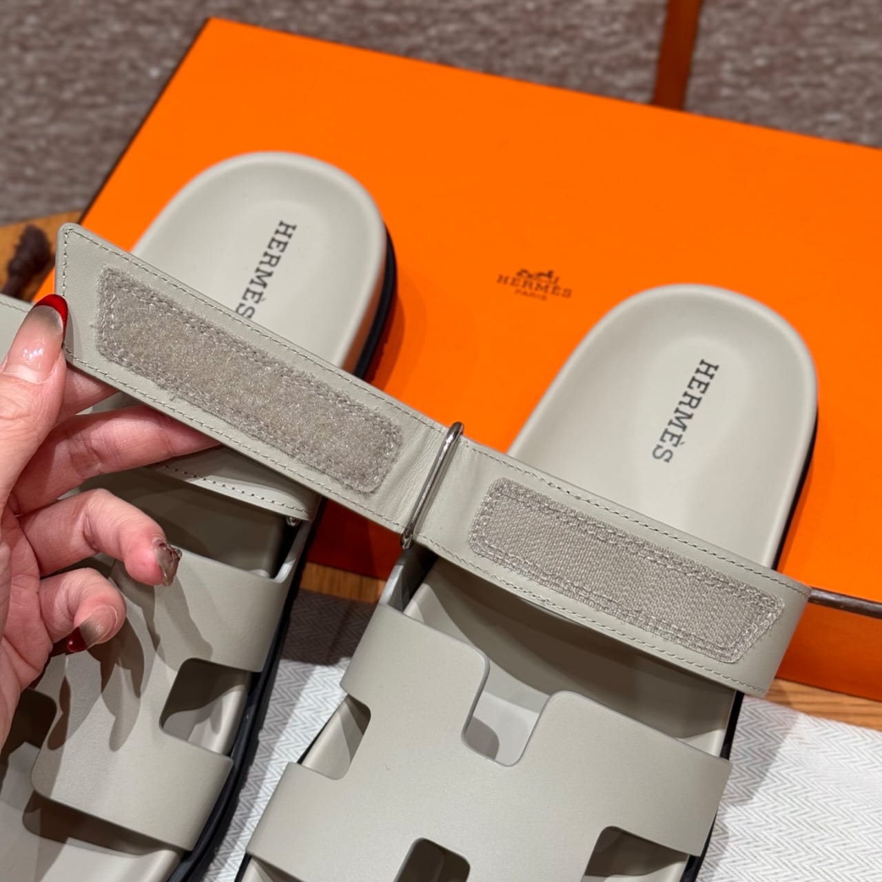 Hermès Graue Zypern-Sandalen