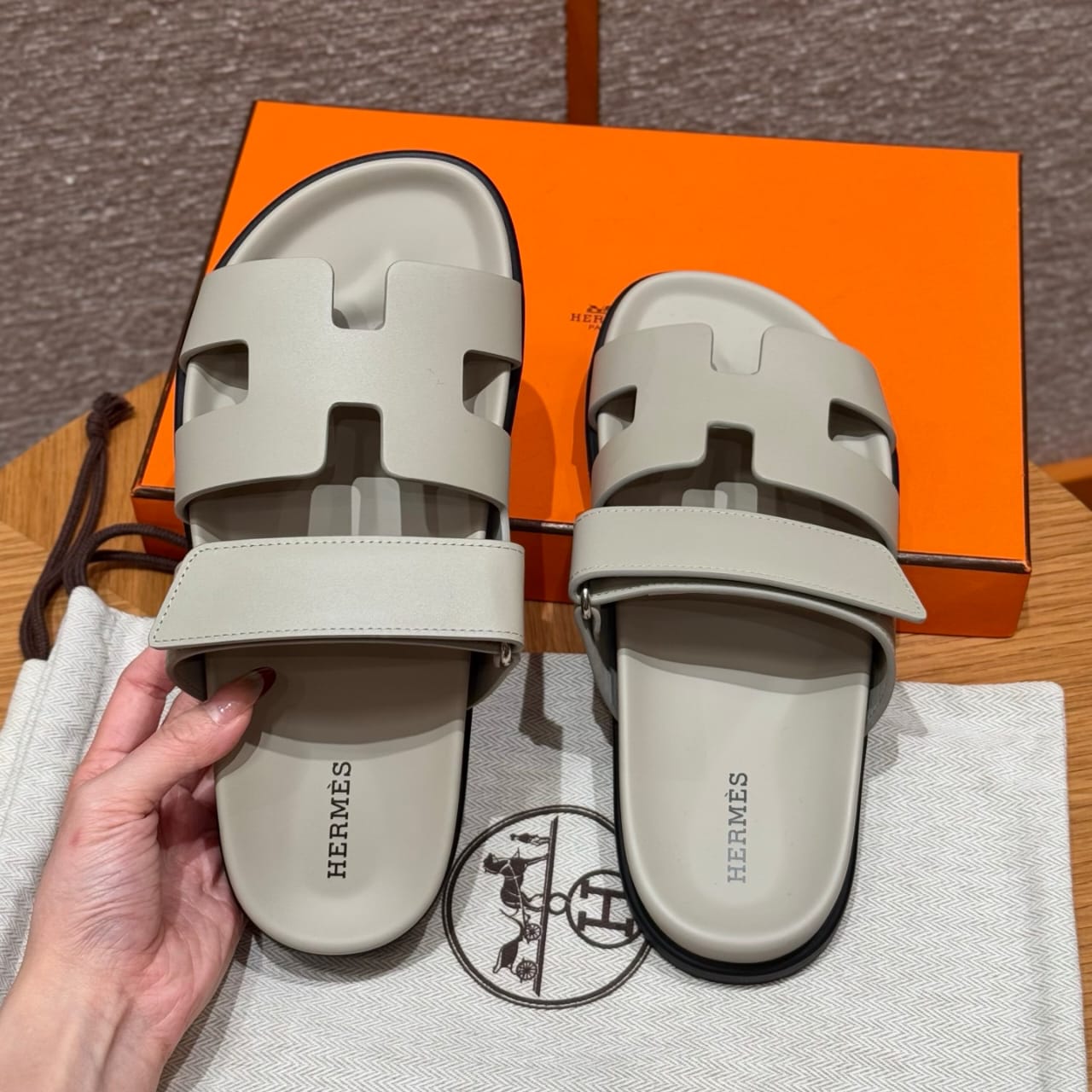 Hermès Graue Zypern-Sandalen