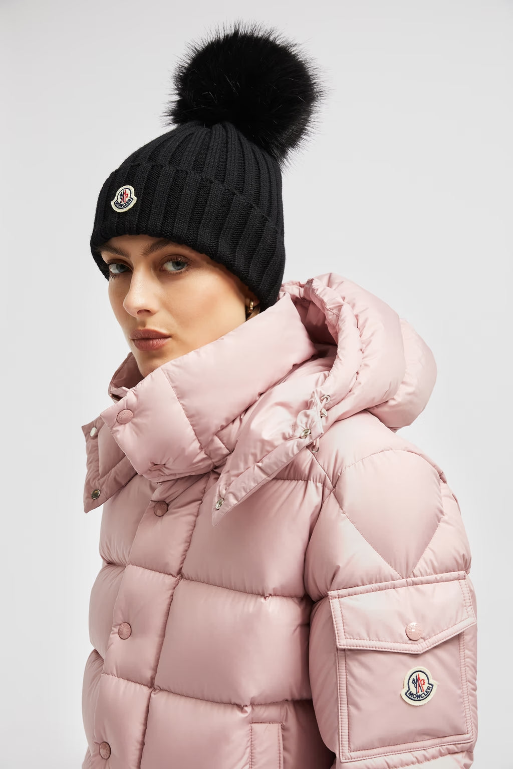 Bonnet en laine avec pompon Noir