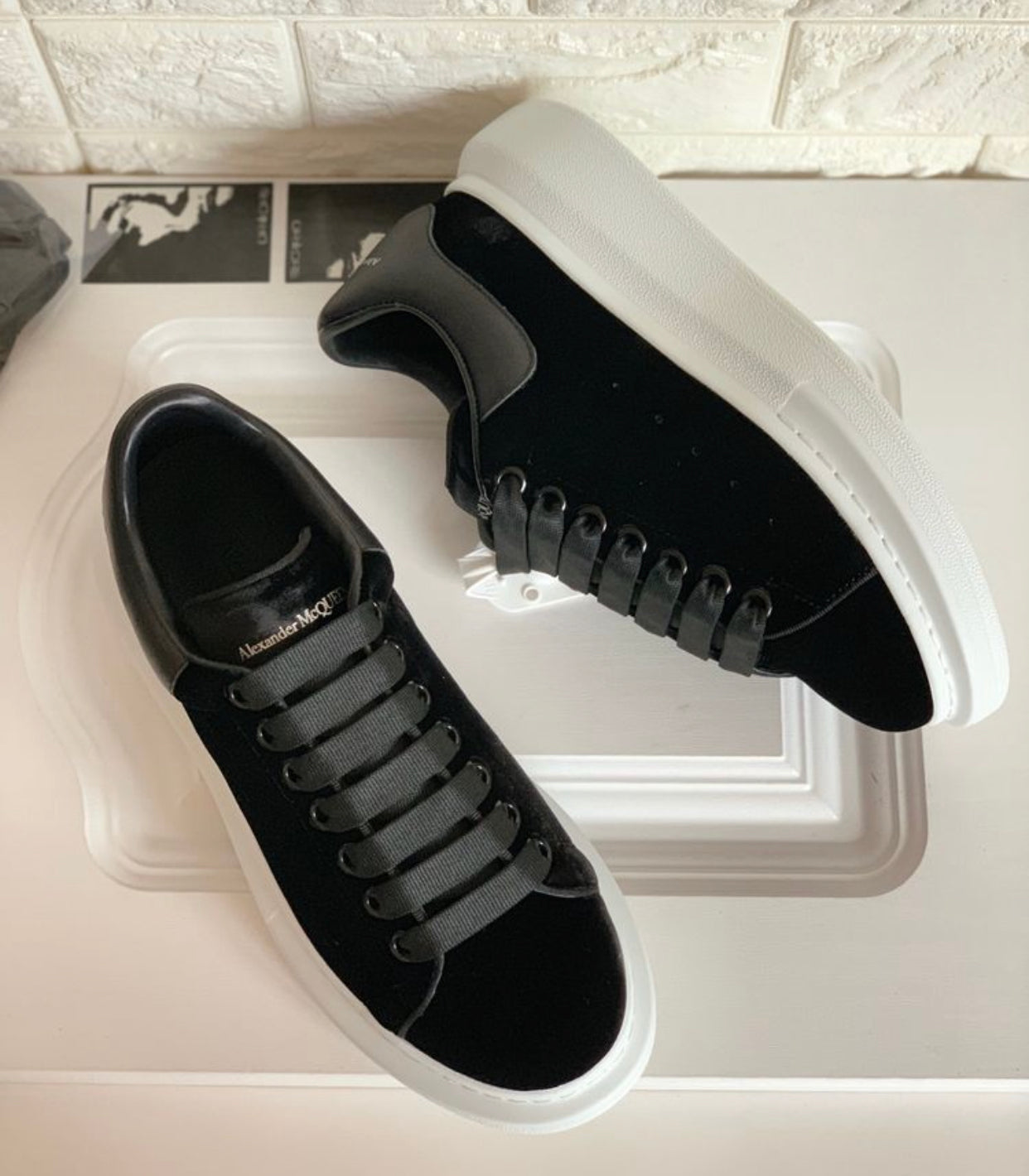 Alexander McQueen Noir/Blanc Velour
