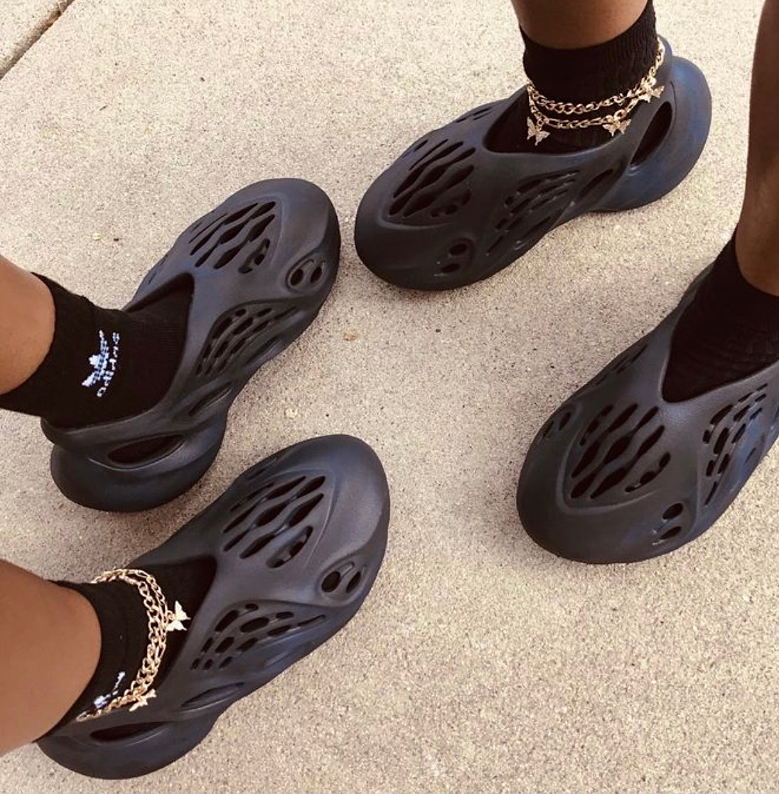 Yeezy Foam RNNR Carbon