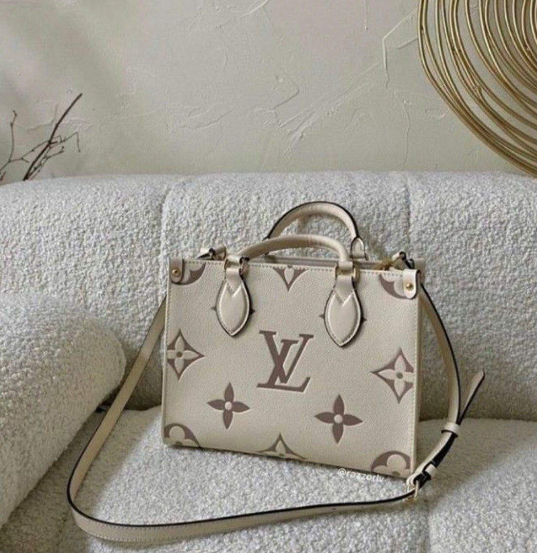 Cabas Louis Vuitton Onthego PM Beige