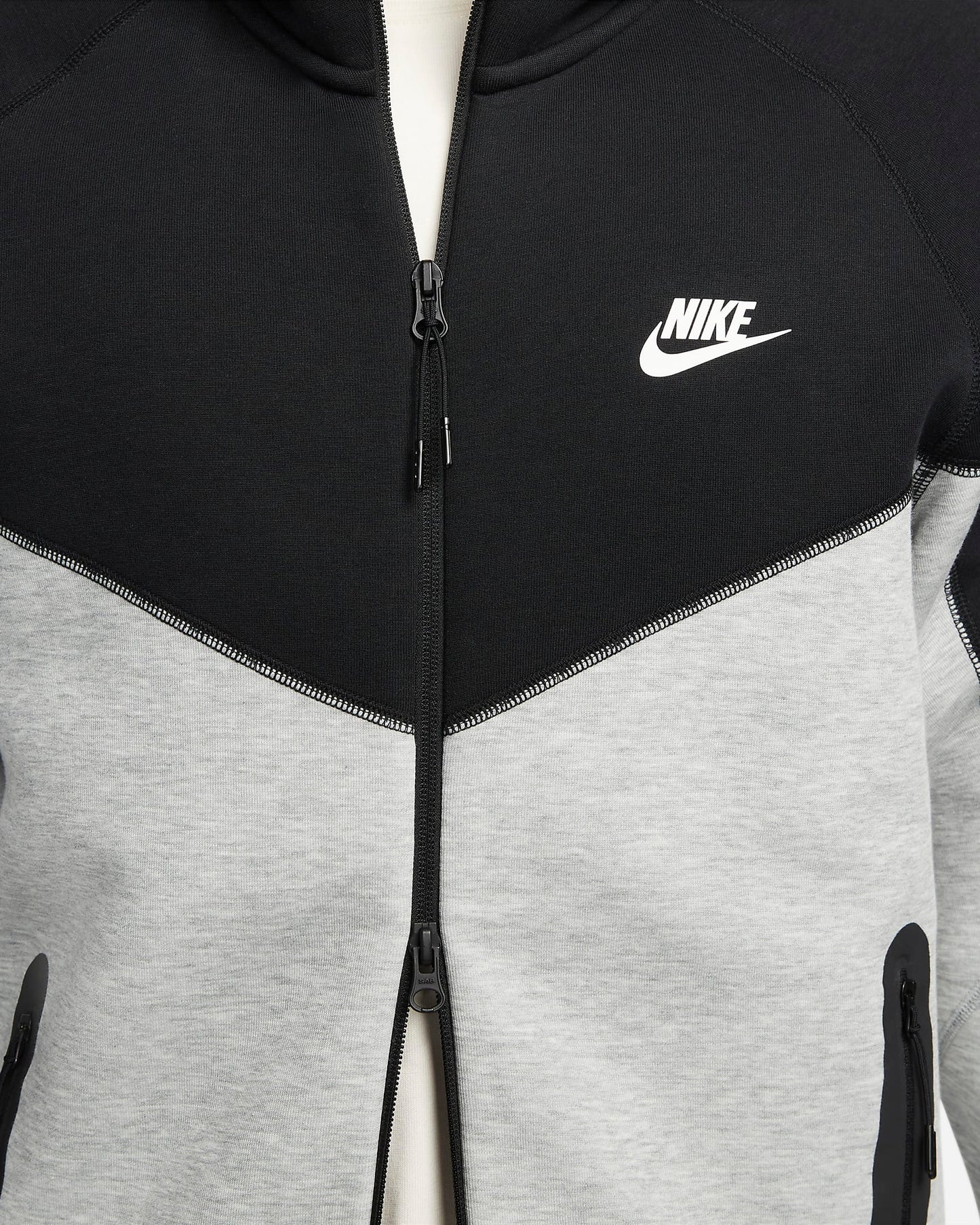 Nike Tech Fleece Trainingsanzug Grau/Schwarz S23