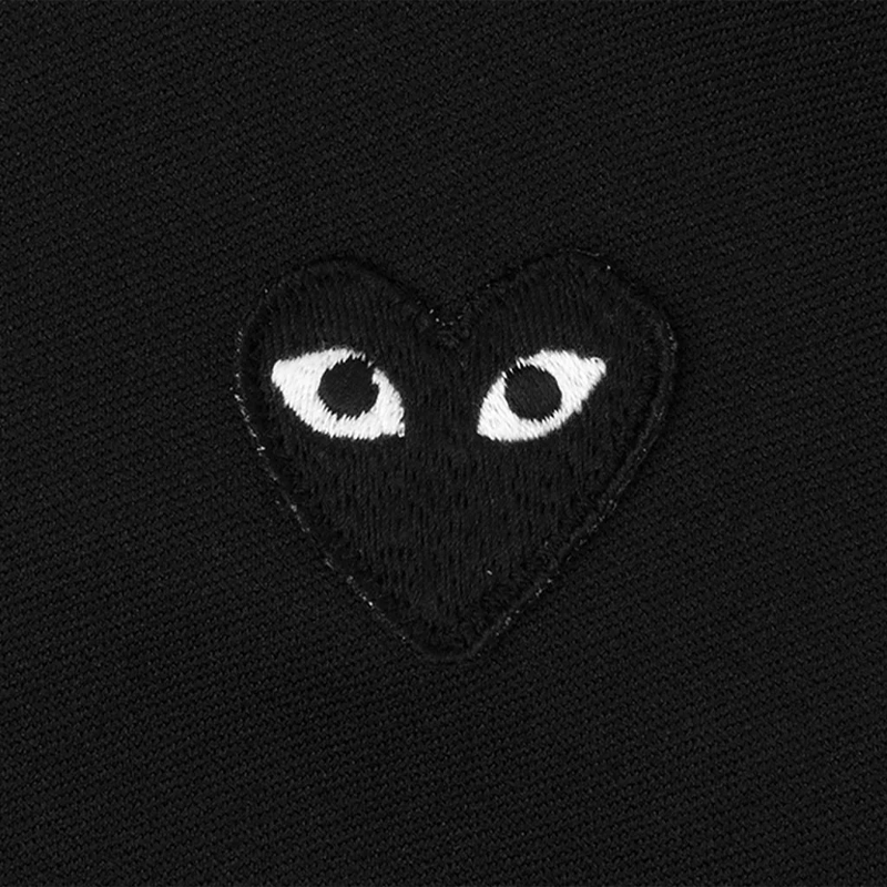Schwarze Kapuzenjacke von CDG (Herz auf der Rückseite)