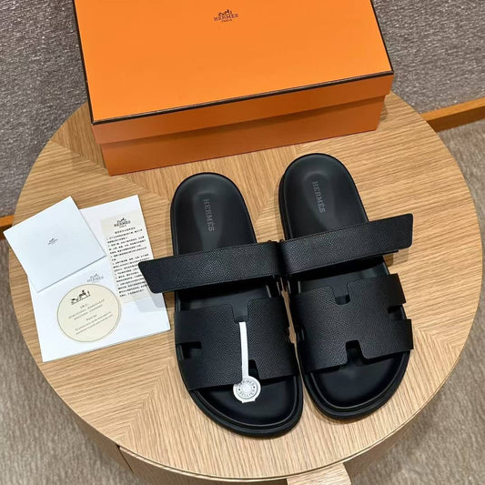 Hermès Cyprus Sandalen Schwarzes Ebenholz / Weiße Nähte
