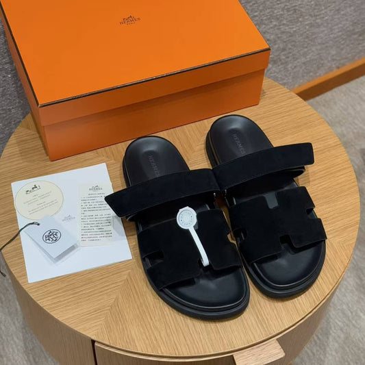 Hermès Zypern-Sandalen aus schwarzem Wildleder