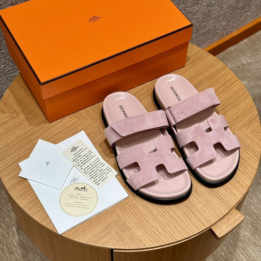 Hermès Zypern-Sandalen aus rosa Wildleder