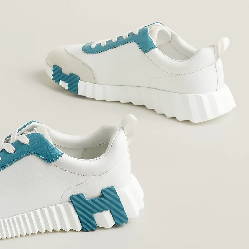 Hermès weiß/mineralblaue Sneakers