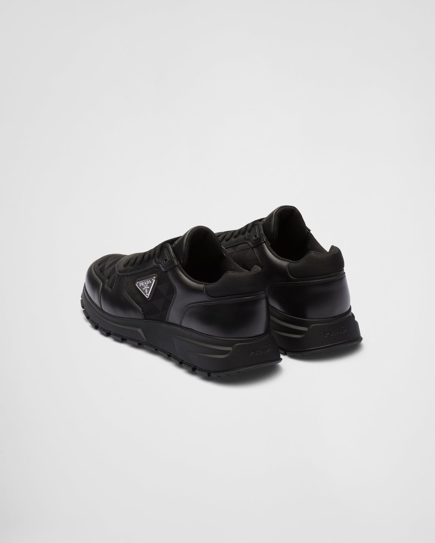 Prada Schwarze Turnschuhe 